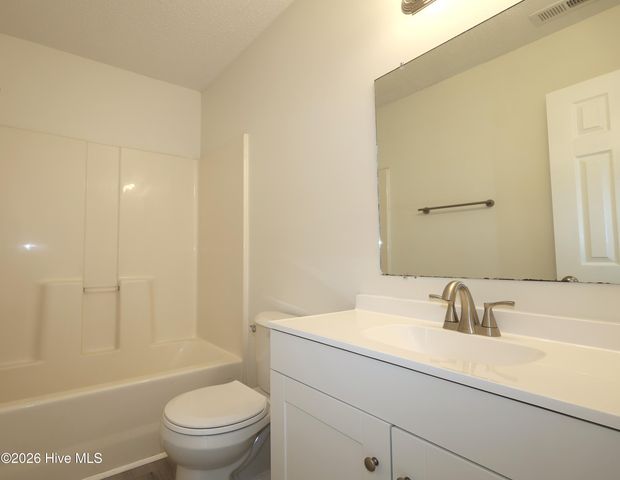 1086 W Pueblo Drive, Jacksonville, NC 28546