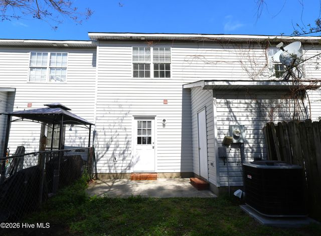 1086 W Pueblo Drive, Jacksonville, NC 28546