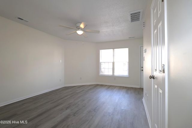 1086 W Pueblo Drive, Jacksonville, NC 28546