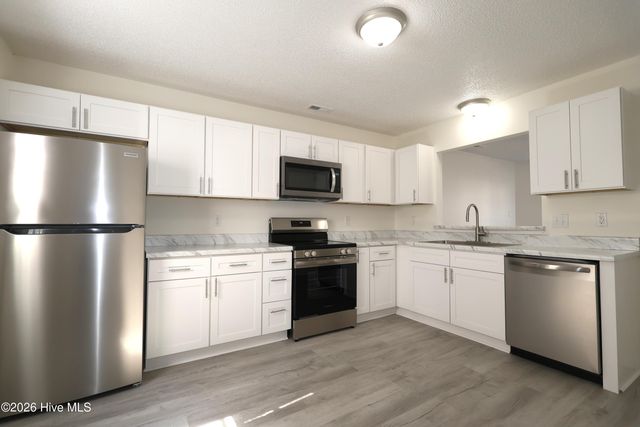 1086 W Pueblo Drive, Jacksonville, NC 28546