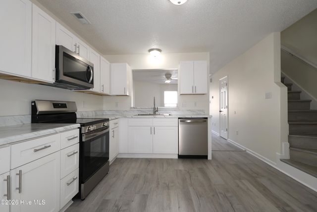 1086 W Pueblo Drive, Jacksonville, NC 28546