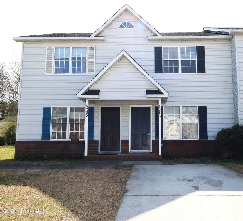 1086 W Pueblo Drive, Jacksonville, NC 28546