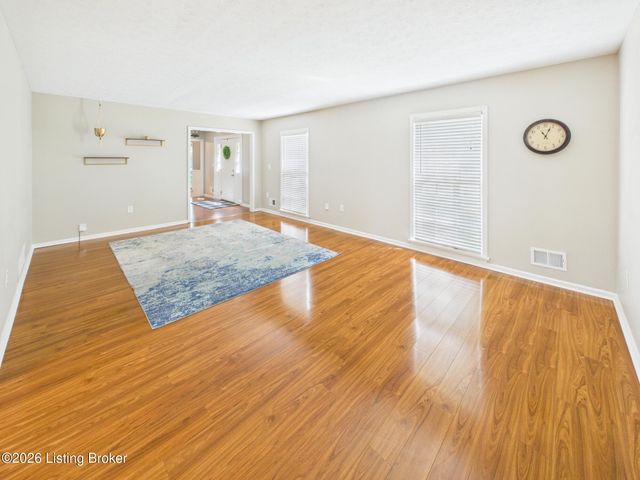 2518 Foxy Poise Rd, Louisville, KY 40220