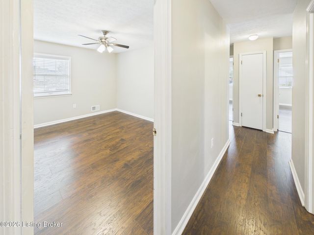 2518 Foxy Poise Rd, Louisville, KY 40220