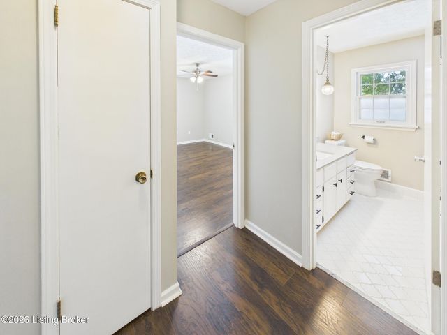 2518 Foxy Poise Rd, Louisville, KY 40220