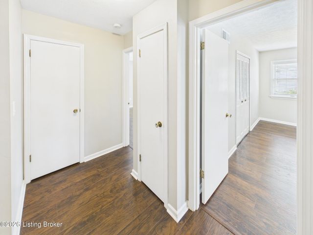 2518 Foxy Poise Rd, Louisville, KY 40220