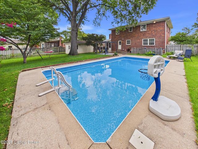 2518 Foxy Poise Rd, Louisville, KY 40220