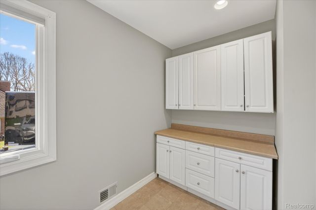 2591 Overbrook, Highland Charter Township, MI 48357