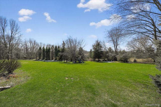 2591 Overbrook, Highland Charter Township, MI 48357