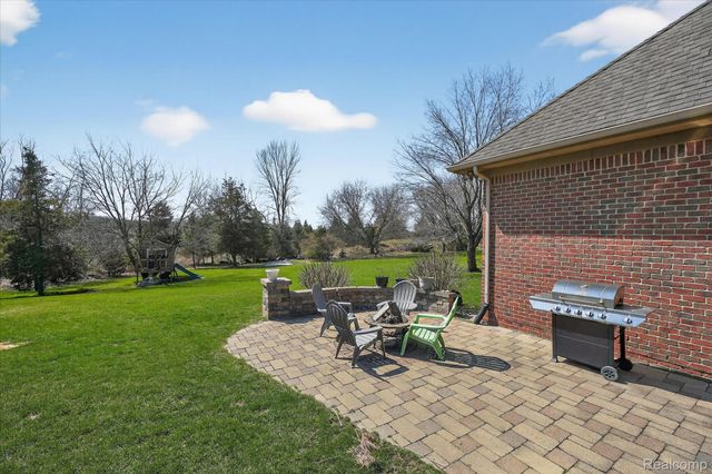 2591 Overbrook, Highland Charter Township, MI 48357