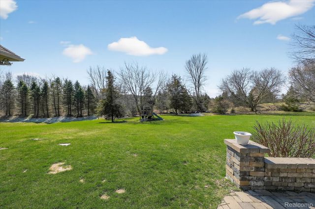 2591 Overbrook, Highland Charter Township, MI 48357