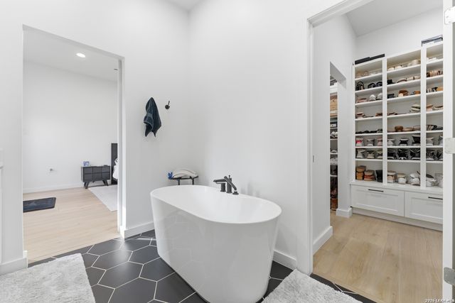 5406 Newcome, San Antonio, TX 78229