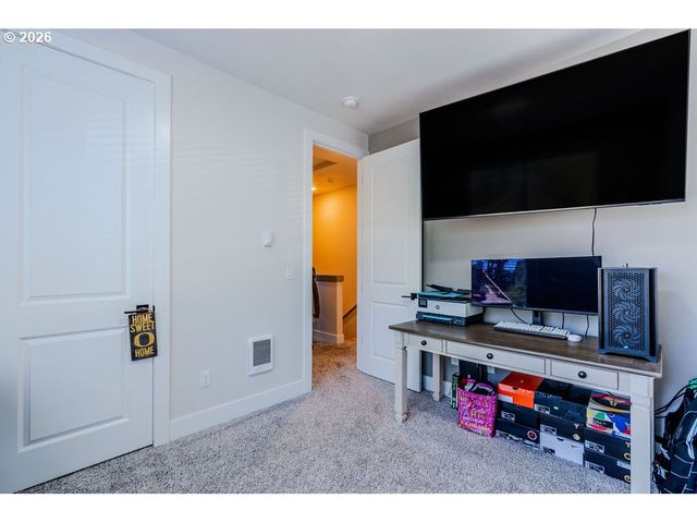 7726 Se TOLMAN St, Portland, OR 97206