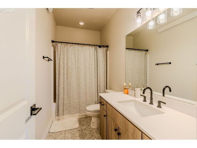 7726 Se TOLMAN St, Portland, OR 97206