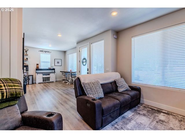 7726 Se TOLMAN St, Portland, OR 97206
