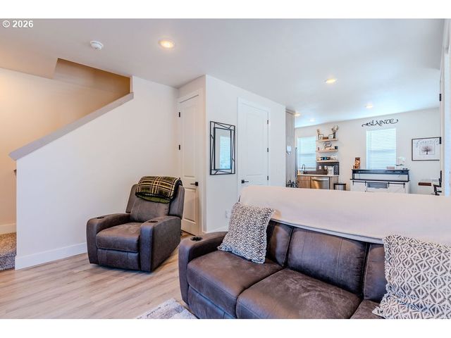 7726 Se TOLMAN St, Portland, OR 97206