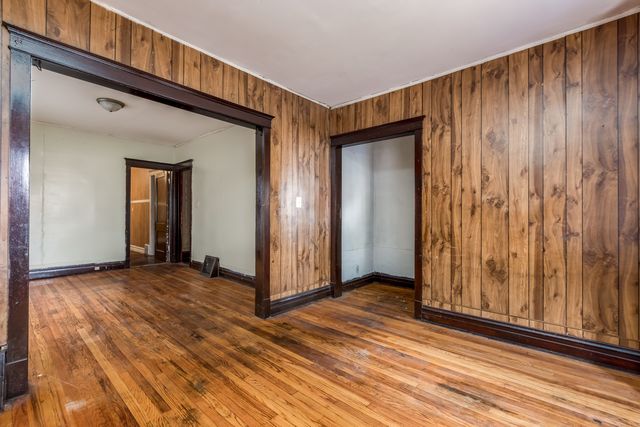 4933 W Iowa Street, Chicago, IL 60651