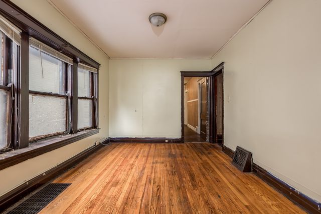 4933 W Iowa Street, Chicago, IL 60651