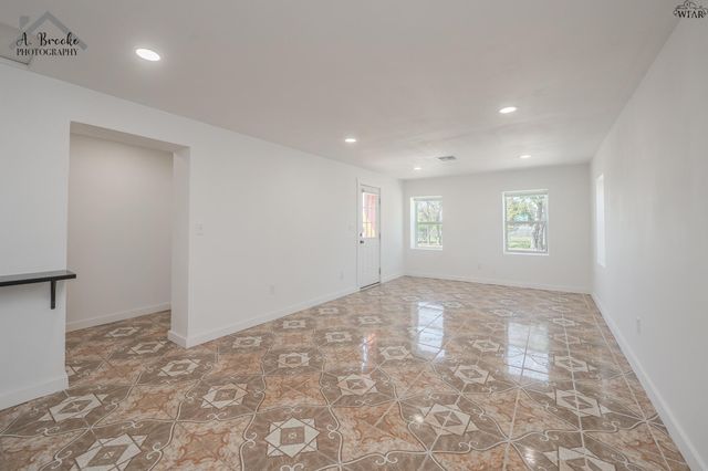 8 FENOGLIO AVENUE, Wichita Falls, TX 76308