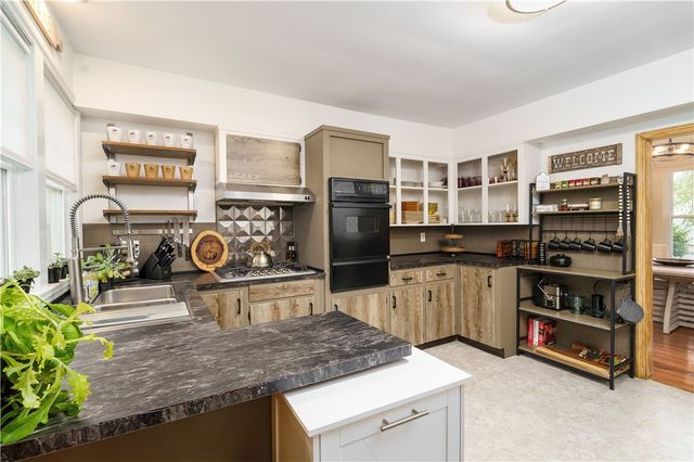 821 Post Road, Warwick, RI 02888