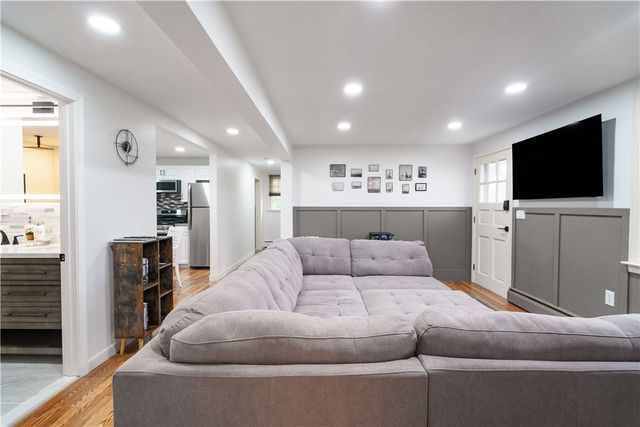 821 Post Road, Warwick, RI 02888