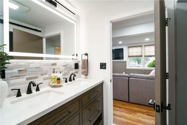 821 Post Road, Warwick, RI 02888