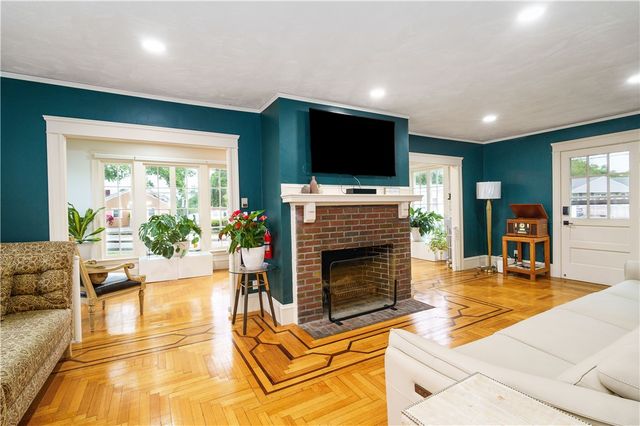 821 Post Road, Warwick, RI 02888