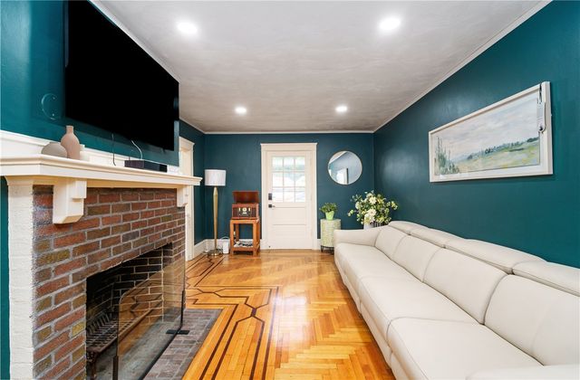 821 Post Road, Warwick, RI 02888