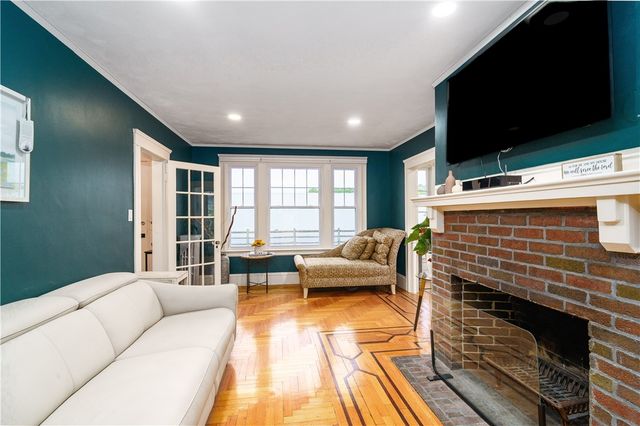 821 Post Road, Warwick, RI 02888