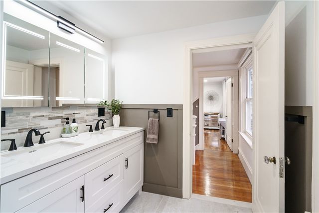 821 Post Road, Warwick, RI 02888