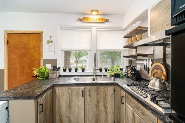 821 Post Road, Warwick, RI 02888