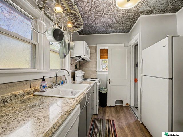 2619 Benson Gardens Boulevard, Omaha, NE 68134