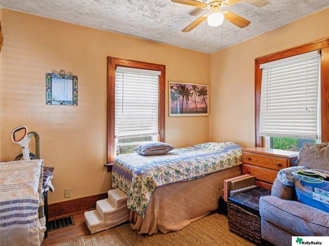 2619 Benson Gardens Boulevard, Omaha, NE 68134