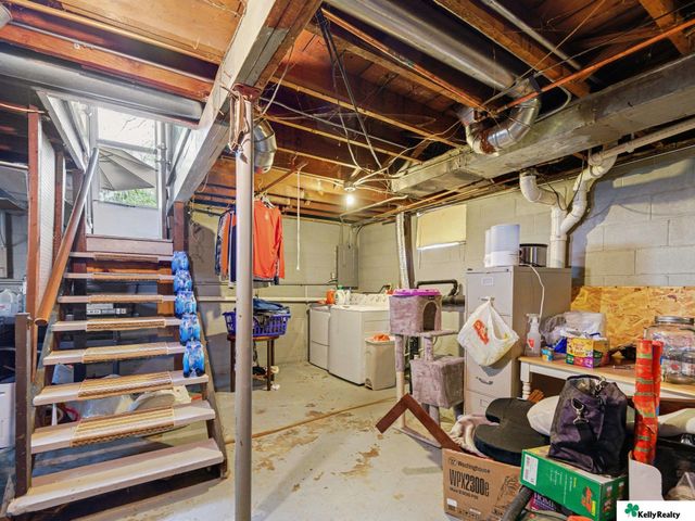 2619 Benson Gardens Boulevard, Omaha, NE 68134