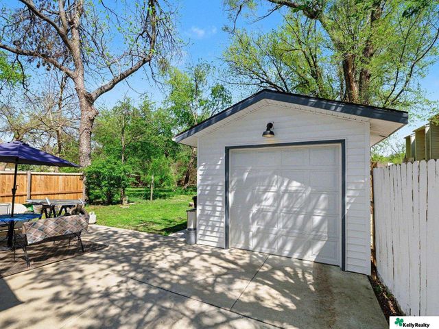 2619 Benson Gardens Boulevard, Omaha, NE 68134