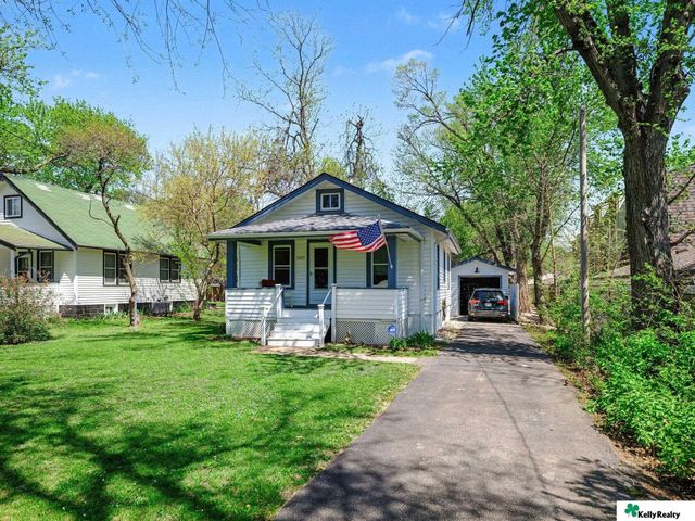 2619 Benson Gardens Boulevard, Omaha, NE 68134