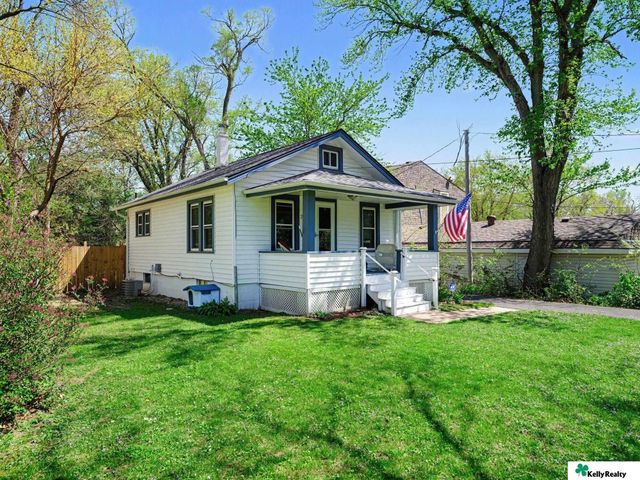 2619 Benson Gardens Boulevard, Omaha, NE 68134