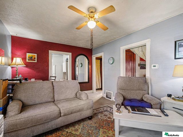 2619 Benson Gardens Boulevard, Omaha, NE 68134