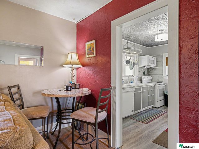 2619 Benson Gardens Boulevard, Omaha, NE 68134