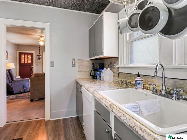 2619 Benson Gardens Boulevard, Omaha, NE 68134