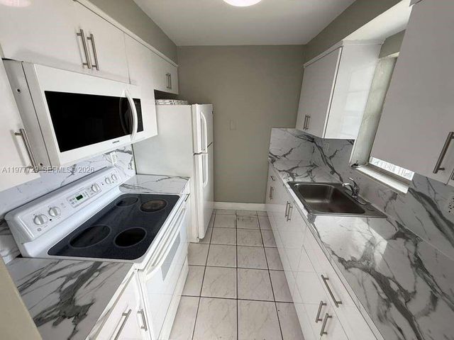 7105 W 13th Ave 301, Hialeah, FL 33014