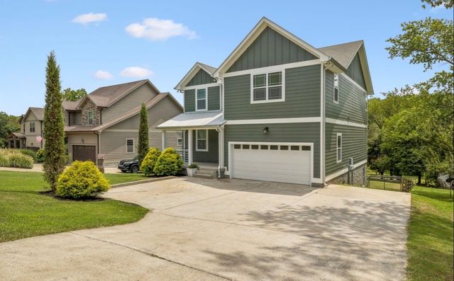326 Twin Cove Dr, Lebanon, TN 37087
