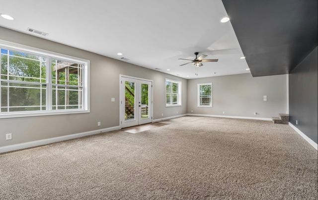 326 Twin Cove Dr, Lebanon, TN 37087