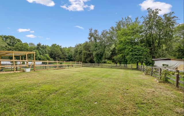 326 Twin Cove Dr, Lebanon, TN 37087