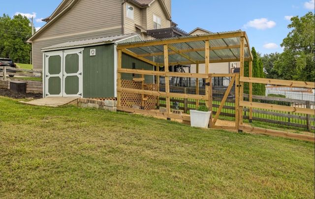 326 Twin Cove Dr, Lebanon, TN 37087
