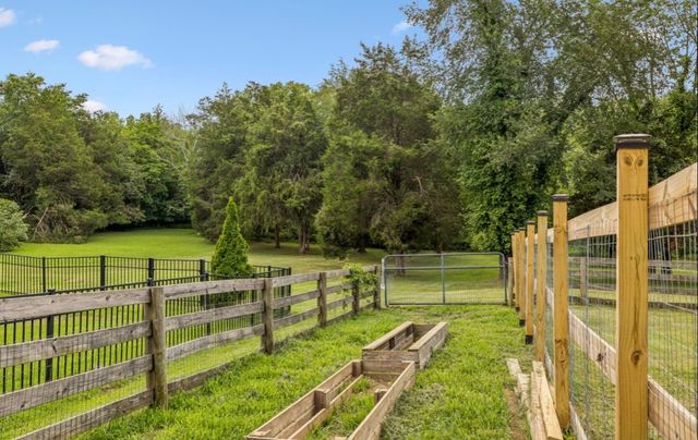 326 Twin Cove Dr, Lebanon, TN 37087