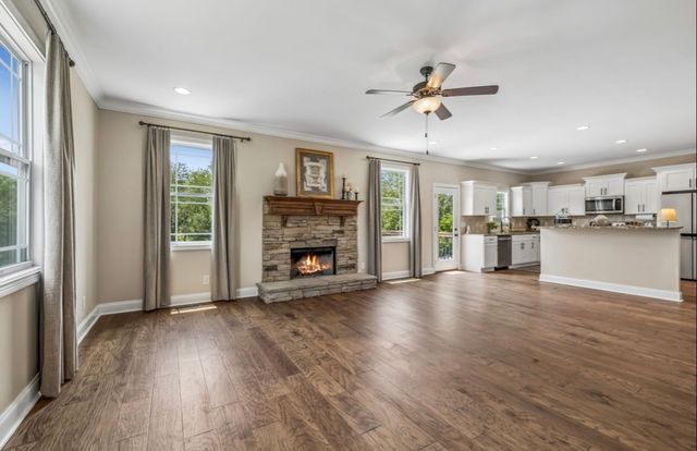 326 Twin Cove Dr, Lebanon, TN 37087