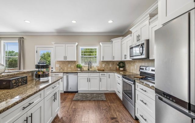 326 Twin Cove Dr, Lebanon, TN 37087