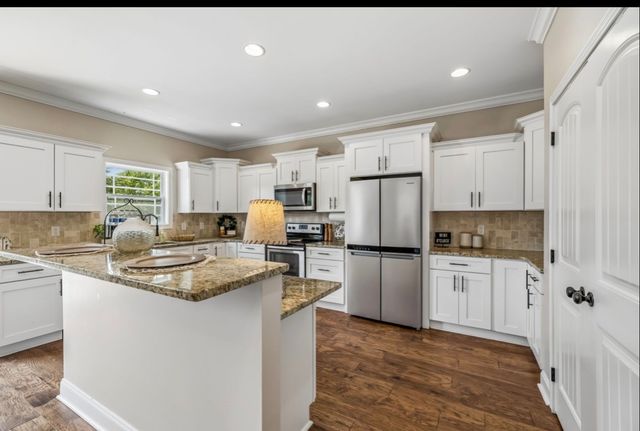 326 Twin Cove Dr, Lebanon, TN 37087