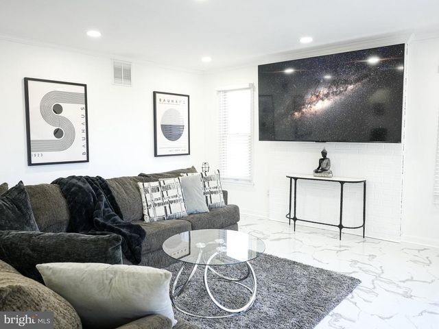 2111 WARREN WAY DR, Westminster, MD 21157